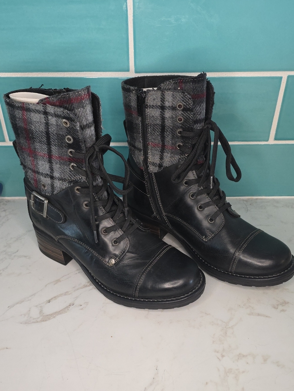 Taos Footwear Crave Black Leather Lace-Up Ankle Boots with Gray Plaid Cuff